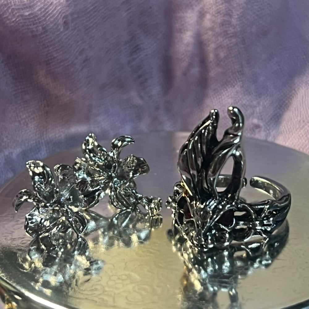 Dark Fairy Tale Red-Eye Rabbit Ring